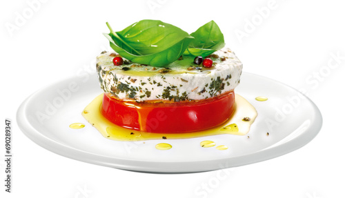 prato com tomate vermelho maduro acompanhado de queijo de cabra e folhas de manjericão isolado em fundo transparente