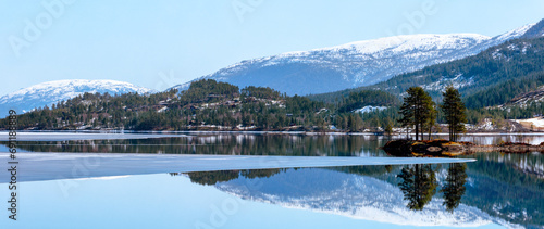 Snowy Peaks Mirror: Majestic Mountain Range Reflecting in Crystal Lake