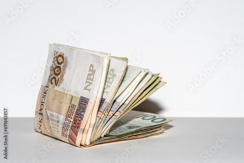 plik banknotów jako emerytura lub wypłata w Polsce