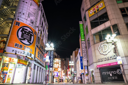 渋谷センター街の街並み夜景_東京都渋谷区