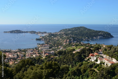 France, côte d'azur, le cap Ferrat est une presqu'île située entre Nice et Monaco, la rade de Villefranche sur Mer borde sa côte ouest, un sentier pédestre en fait le tour.