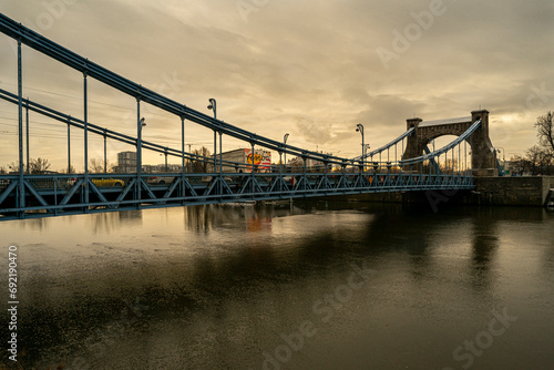 Most Gunwaldzcki we Wrocławiu nad rzeką Odrą