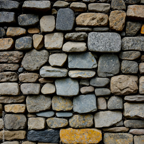 Die Mosaikkunst der Natur: Unregelmäßige Steinwand in Grau-Nuancen