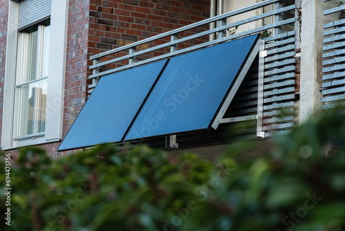 Balkonkraftwerk Solaranlage an einem Balkon in Düsseldorf, Deutschland