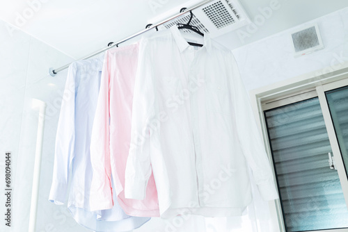 浴室乾燥機を使って洗濯物を乾かす