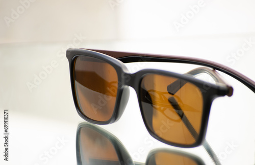 SUNGLASSES WITH UNISEX MAGNIFICATION. SUMMER USE ON THE BEACH