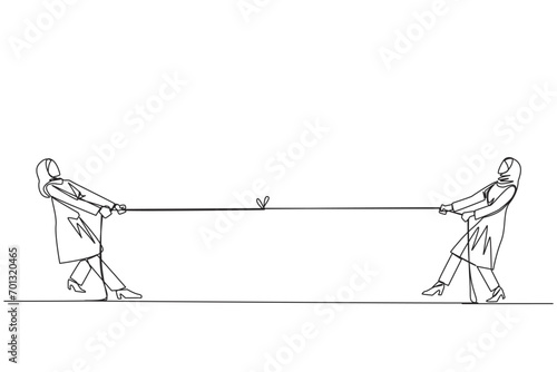 Single continuous line drawing two Arabian businesswomen pulling each other's rope. Little game. Look for weaknesses to the team's strengths. Bonding. Togetherness. One line design vector illustration