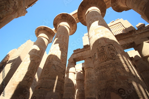 Salle hypostyle du temple de karnak (Louxor,thébes, Egypte) vue des colonnes de droite