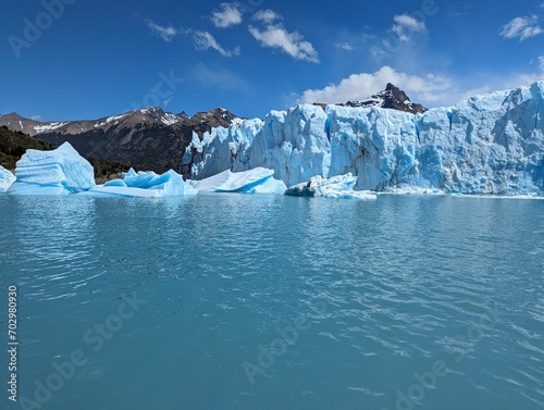Lago Argentino and Perito Moreno glaciar in Calafate