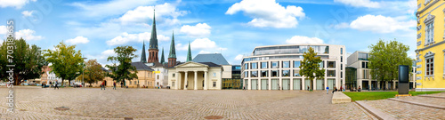 Oldenburg, city centre at Schlossplatz with St. Lambert's Church - Innenstadt am Schlossplatz mit St. Lambertikirche