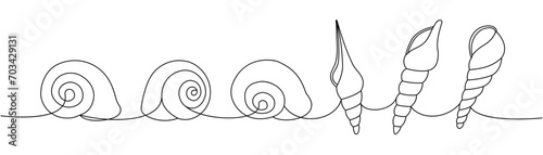Scallop sea shells set. Sea shells, mollusks, scallop, pearls. Tropical underwater shells continuous one line illustration.