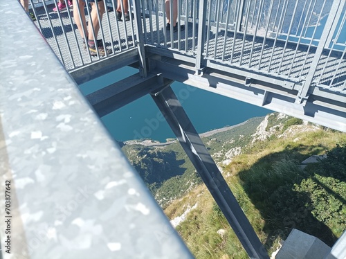 balconata panoramica a sbalzo sul lago