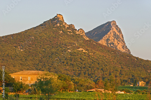 Photo Pic Saint Loup nord de Montpellier garrigues montagne calcaire Languedoc Roussillon Hérault Occitanie