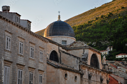 Mała śródziemnomorska uliczka, stare budynki, Dubrovnik, Chorwacja