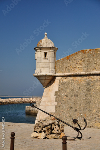 Portugalskie miasteczko nadmorskie, marina, port, forteca