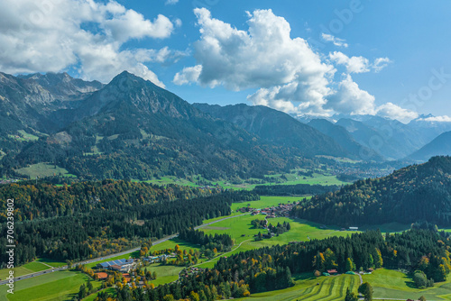 Sonniger Herbsttag in den Allgäuer Alpen, Blick über das Illertal zum markanten Rubihorn