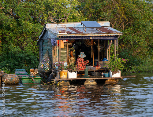 Floating town cambodia 