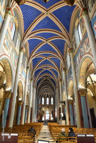 Voûtes bleues de l'église Saint-Germain-des-Prés à Paris. France
