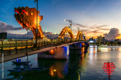 ドラゴンブリッジ（ロン橋）夕景 ベトナム ダナン Dragon bridge Vietnam Danang