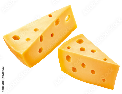 pedaços de queijo suíço isolado em fundo transparente