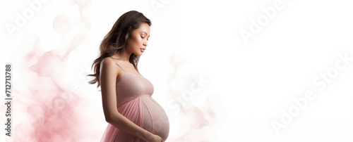 Illustration femme métisse enceinte debout sur fond blanc, image avec espace pour texte