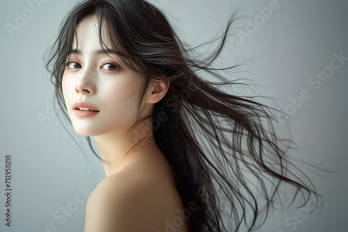 ロングヘアのアジア人女性の美容イメージ