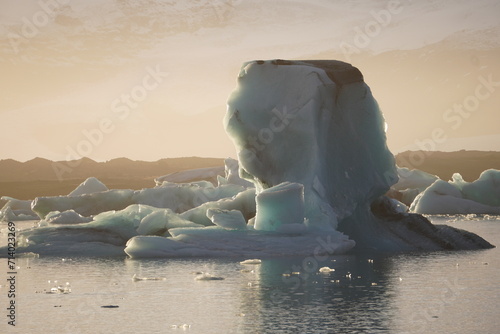 A sunset among the icebergs