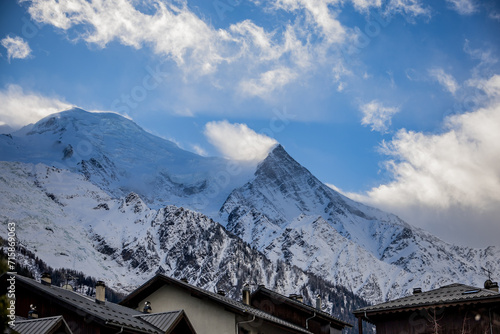 Montagnes enneigées autour de Chamonix Mont-Blanc