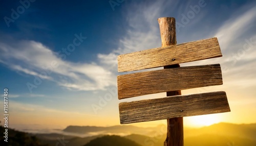 placas de madeira em frente a uma bela paisagem