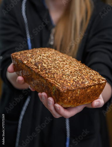 Chleb bezglutenowy pełnoziarnisty z pestkami z dyni i słonecznika 