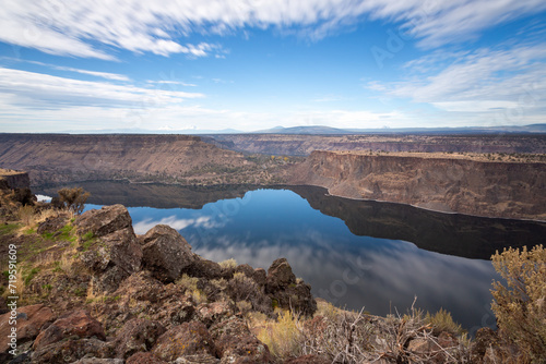 Overview of the Billy Chinook Lake in the Cove Palisades State Park in Oregon 