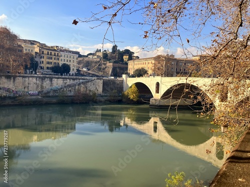 ローマのテベレ川の風景と街並み