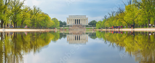  Lincoln memorial and pool in Washington DC, USA