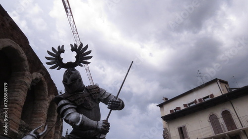 Estatua de caballero en Verona