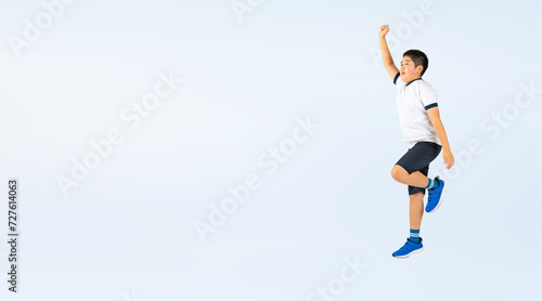 ジャンプする体操服を着た男の子（切り抜き背景透過PNGも販売しております。作成者リンクから「PNG」で検索してください）