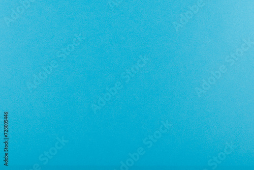 Panorama de fond uni en papier bleu ciel pour création d'arrière plan. 