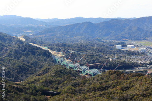 山中の高速道路の建設風景