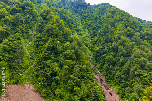 日本の風景 夏の黒部峡谷 黒部万年雪 