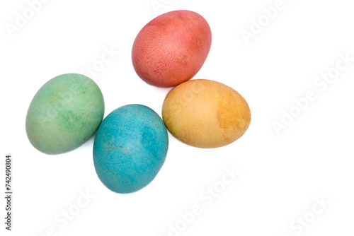 Izolowane jajka wielkanocne, pisanki na białym tle, widok z góry 