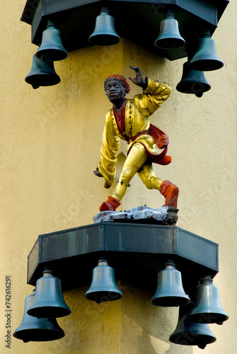 Moriskentänzer at the carillon of Uhren Fridrich in Sendlinger Strasse, Munich, Bavaria, Germany