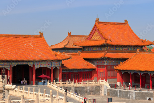 Viaje a Beijing china ciudad prohibida y plaza tiananmen . recorrido por dentro y fuera de la ciudad prohibida , mucho colorido y asombrosos edificios llenos de historia . También foto del trono 