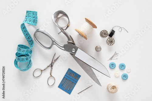 Accessory sets for sewing, home-made or in the textile industry