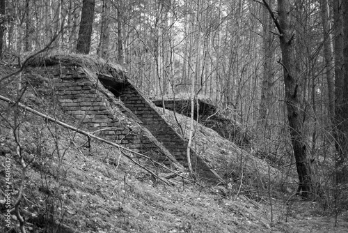 Tajemnicze obiekty w środku lasu - pozostałość op jednej z kilu fabryk amunicji l