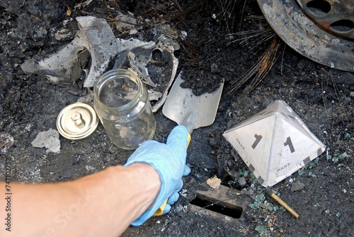 The Scientific Police, CSI, Collecting samples of charred remains burned in an arson of vehicles