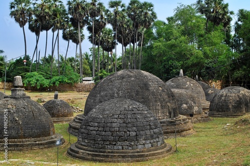 Kadurugoda temple of Hunugama in Chunnakam Jaffna, Sri Lanka is a significantly important archeological site that provides enough clues for a Buddhist following in the region long ago. 