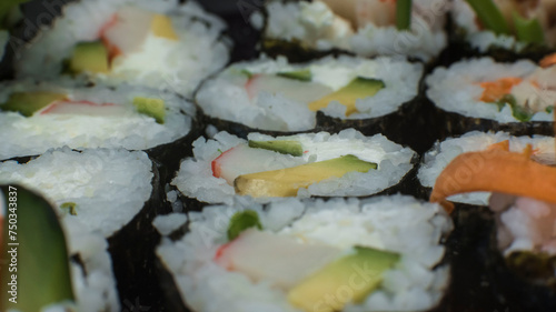 kawałki sushi z bliska