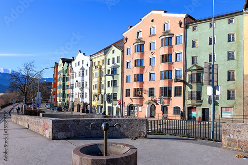Innsbruck, Tyrol, Altstadtszene und Inn