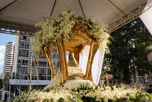 The litter decorated with white flowers, and the image of Our Lady of Nazaré inside a glass dome, during the Círio de Nazaré procession, in Belem PA, Brazil.