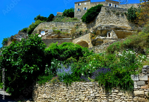 kamienne miasteczko w prowancji, Provence, Provencal town on a hill 