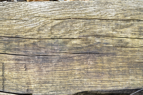 planche de bois avec veines et fêlures 